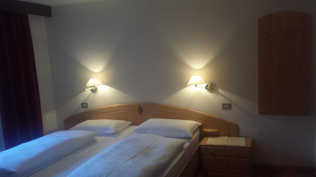 Hotel Garni Gardena - Appartments Santa Cristina Val Gardena Quarto foto